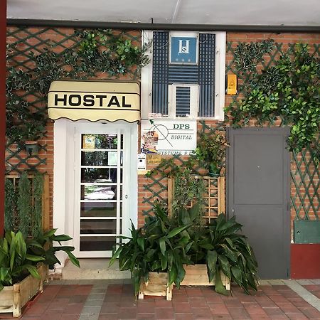 Hostal Tres Cantos Bagian luar foto