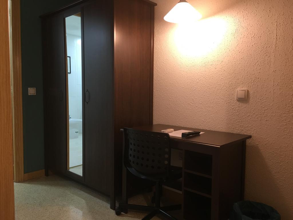 Hostal Tres Cantos Bagian luar foto