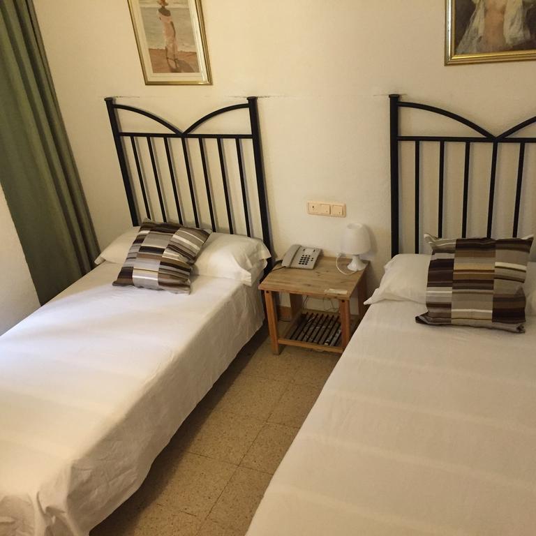 Hostal Tres Cantos Bagian luar foto