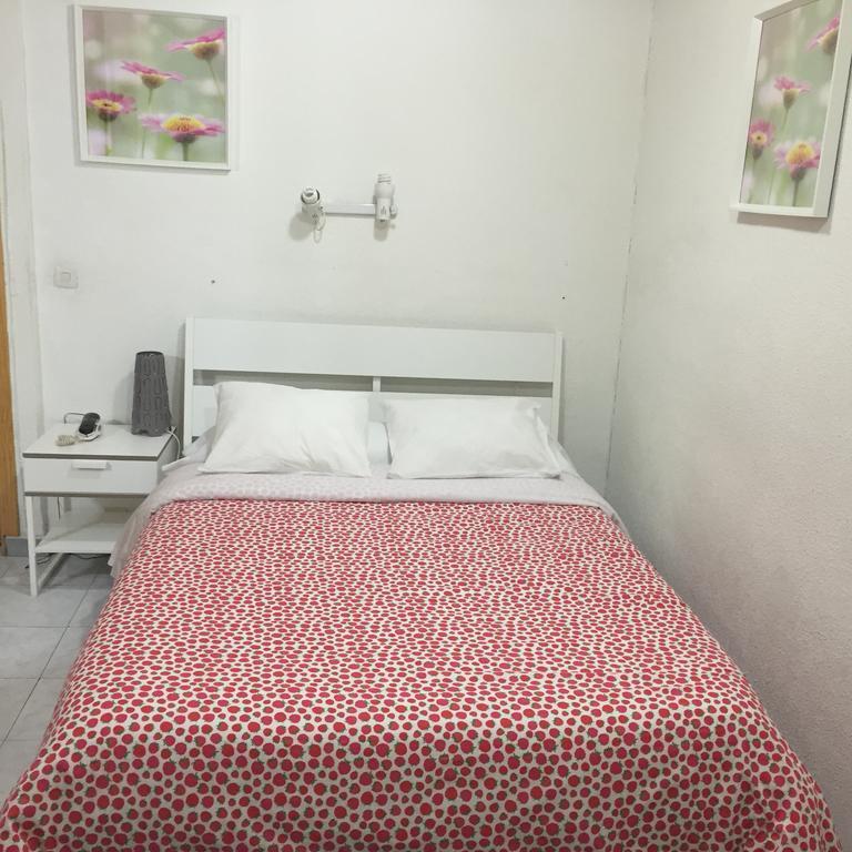 Hostal Tres Cantos Bagian luar foto