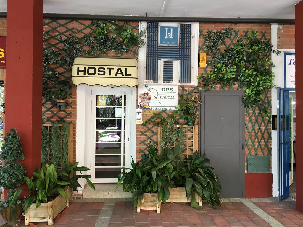 Hostal Tres Cantos Bagian luar foto