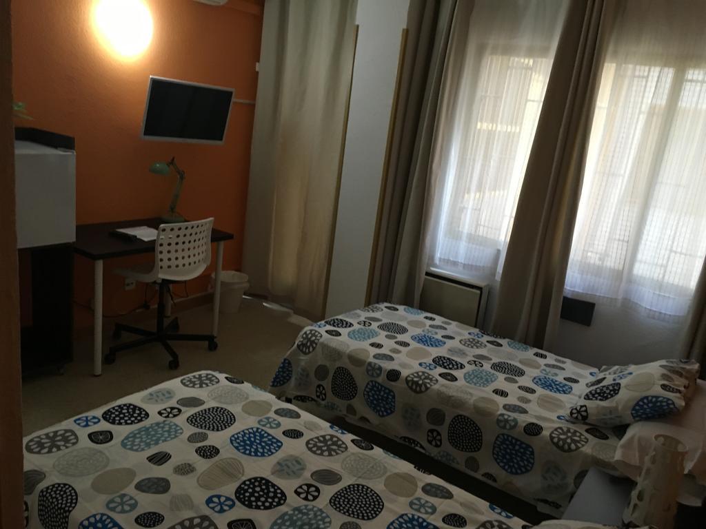Hostal Tres Cantos Bagian luar foto
